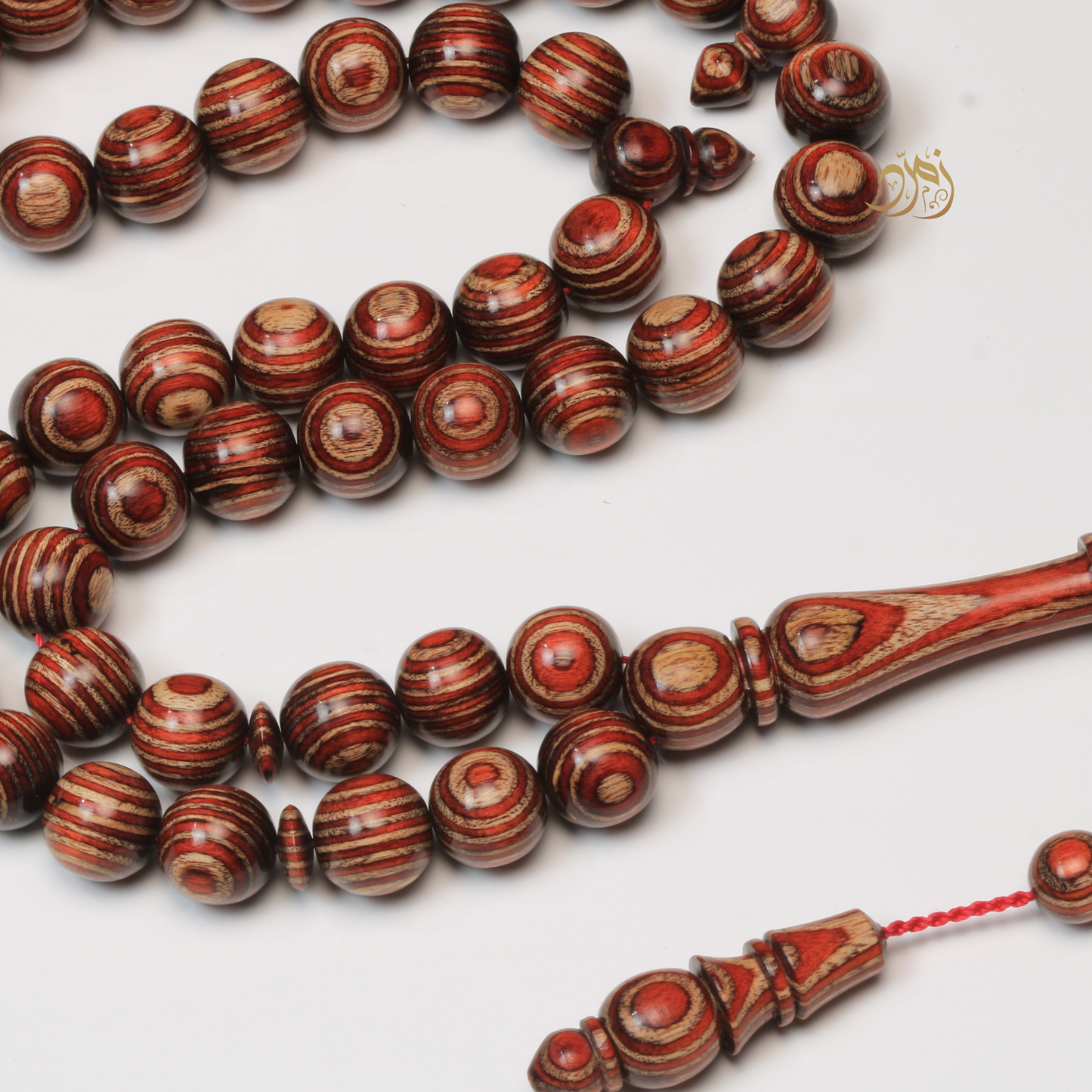 سبحة خشب كافور مضغوط عيون أحمر – 45 خرزة دائري