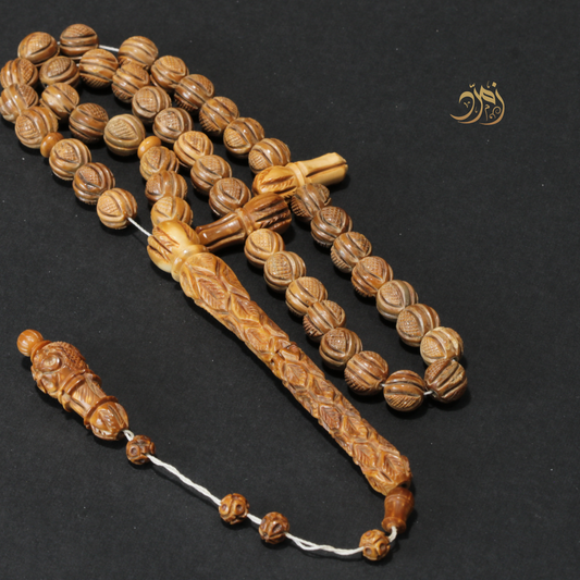 سبحة خشب كوك طبيعي منقوش يدويًا – 43 خرزة دائري