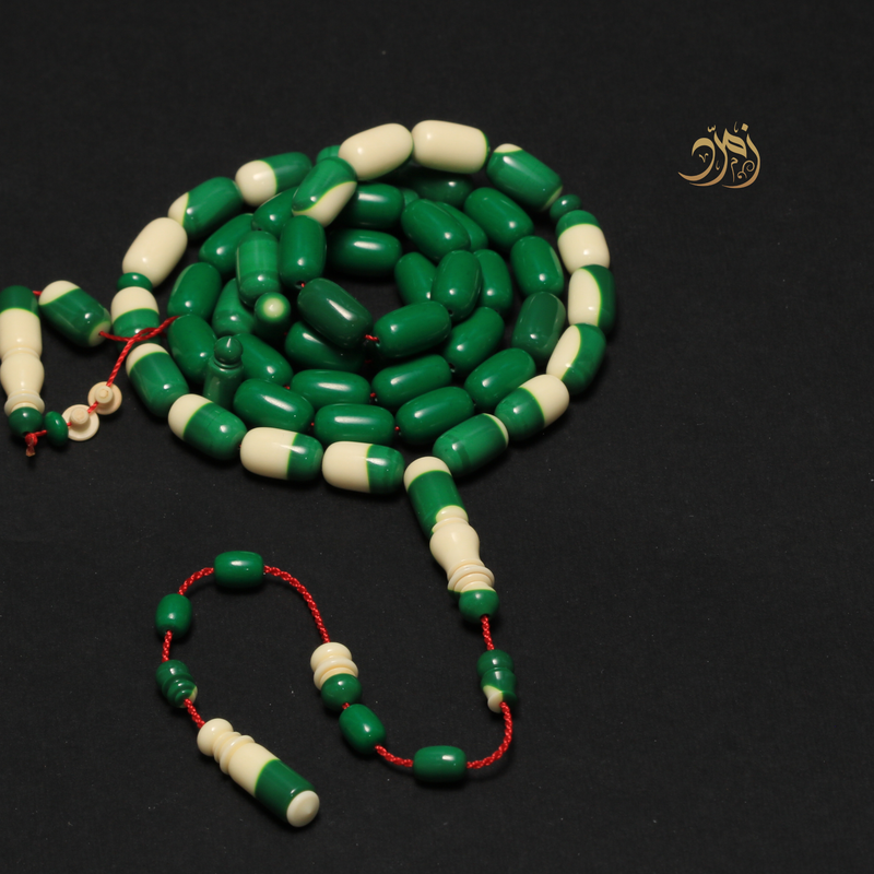 سبحة من طابة بلياردو صب قدم ألماني - أخضر وعاجي - 51 خرزة - صنوبري