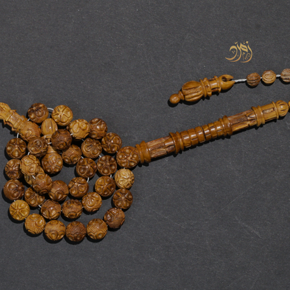 سبحة خشب كوك طبيعي منقوش يدويًا – 33 خرزة دائري