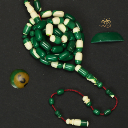 سبحة من طابة بلياردو صب قدم ألماني - أخضر وعاجي - 51 خرزة - صنوبري