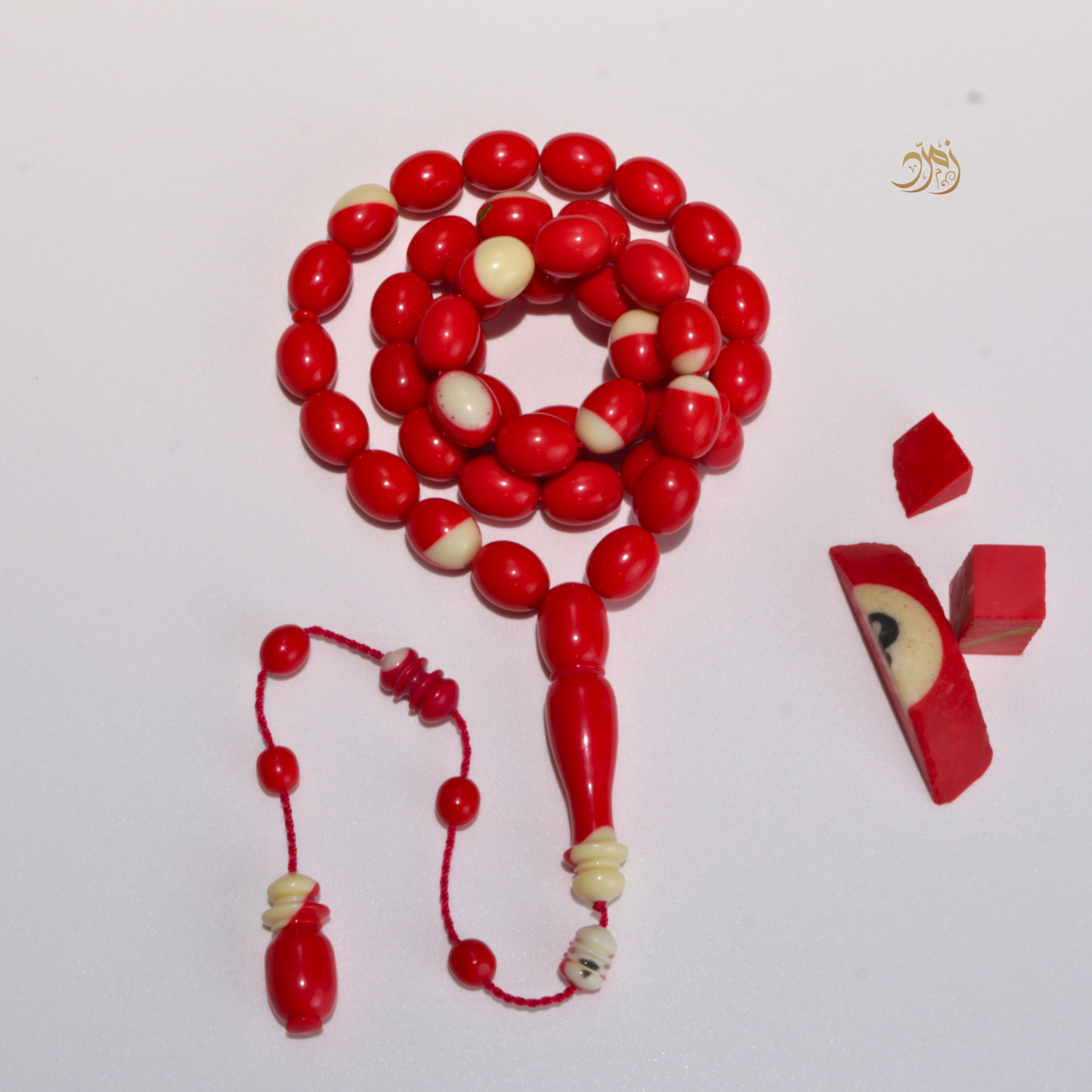 سبحة من طابة بلياردو جديد  احمر و ابيض - 43 خرزة - بيض حمام