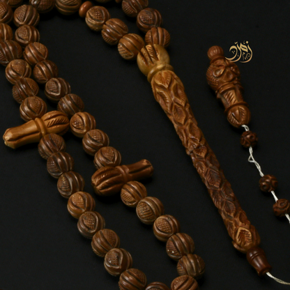 سبحة خشب كوك طبيعي منقوش يدويًا – 43 خرزة دائري
