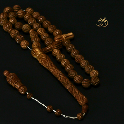 سبحة خشب كوك طبيعي منقوش يدويًا – 43 خرزة دائري