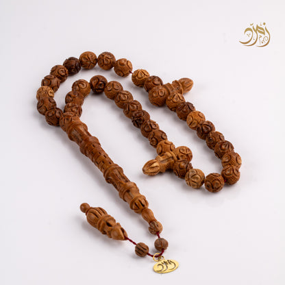 سبحة خشب كوك طبيعي منقوش يدويًا – 33 خرزة دائري