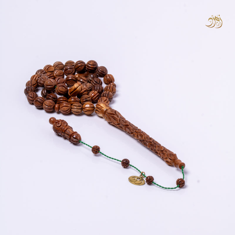 سبحة خشب كوك طبيعي منقوش يدويًا فواح برائحة العود – 43 خرزة دائري